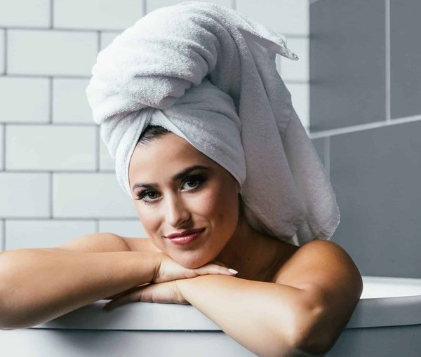 Comment faire un maquillage inspiré des icônes de beauté des années 60?