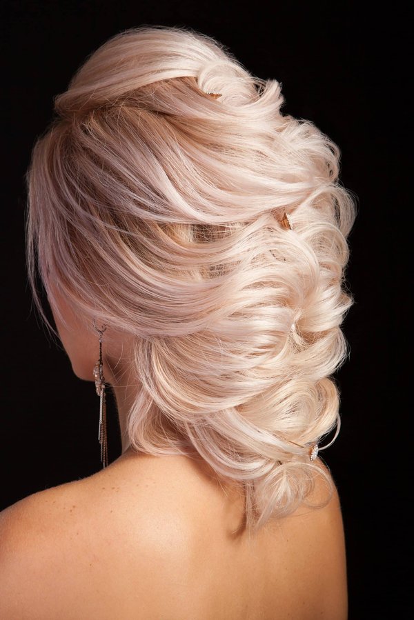 Quelles sont les astuces pour un style capillaire séduisant et facile à entretenir ?