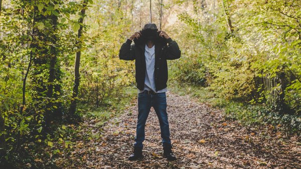 Quelle est la clé pour choisir un manteau d'hiver qui n'alourdit pas la silhouette?